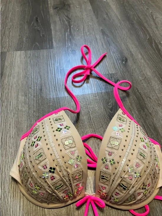 Beige Embellished Bikini Top & Hot Pink Ruffled Bottoms - Picture 2 of 6
